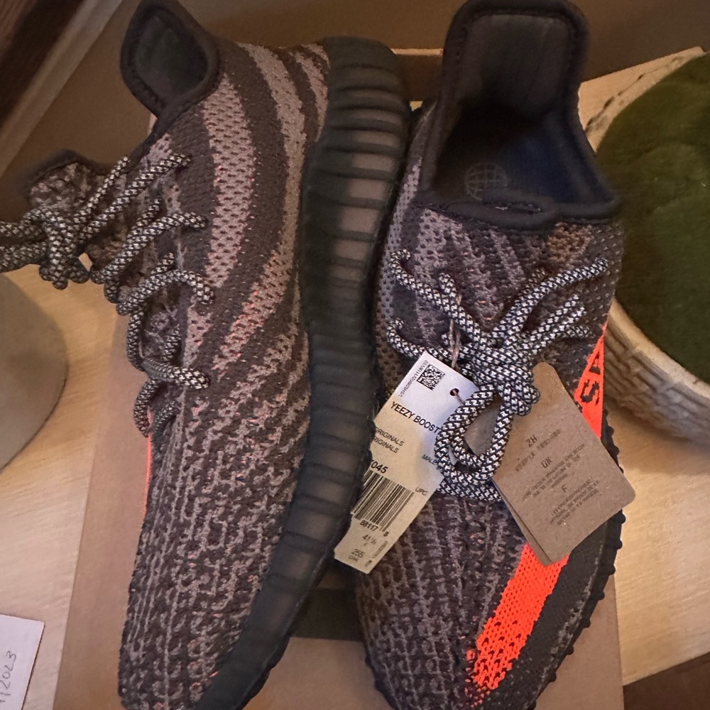 Yeezy 350 V2 Begula size 8. May release. Brand new.